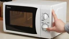 Mikrowelle sicher nutzen: Welche Lebensmittel explodieren können und was du dagegen tust